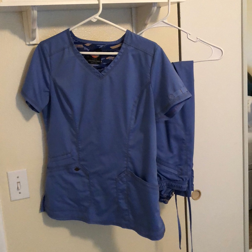 Dickies Blue Scrub Top. Ladies Small, Excellent!
